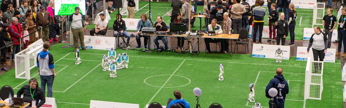 Humanoide Roboter spielen Fußball - RoboCup Germany