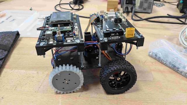 Provisorischer Aufbau des Roboters der Bodensee Beaver. Dieser Aufbau ist erstmal nur zum Testen gedacht.