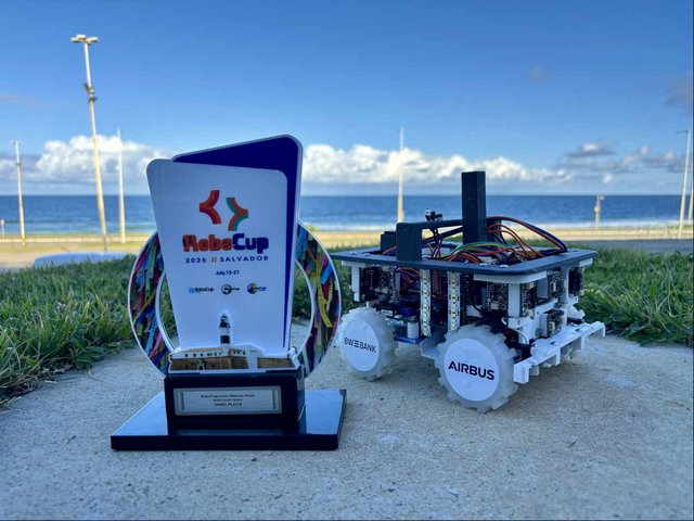 Roboter mit Pokal WM Salvador 2025